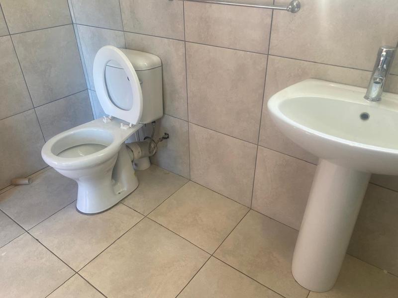 To Let 3 Bedroom Property for Rent in Madeira Park Eastern Cape